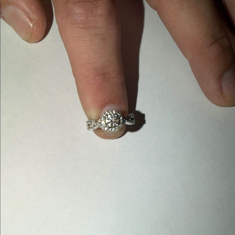 Elegant 14k white gold diamond wedding ring